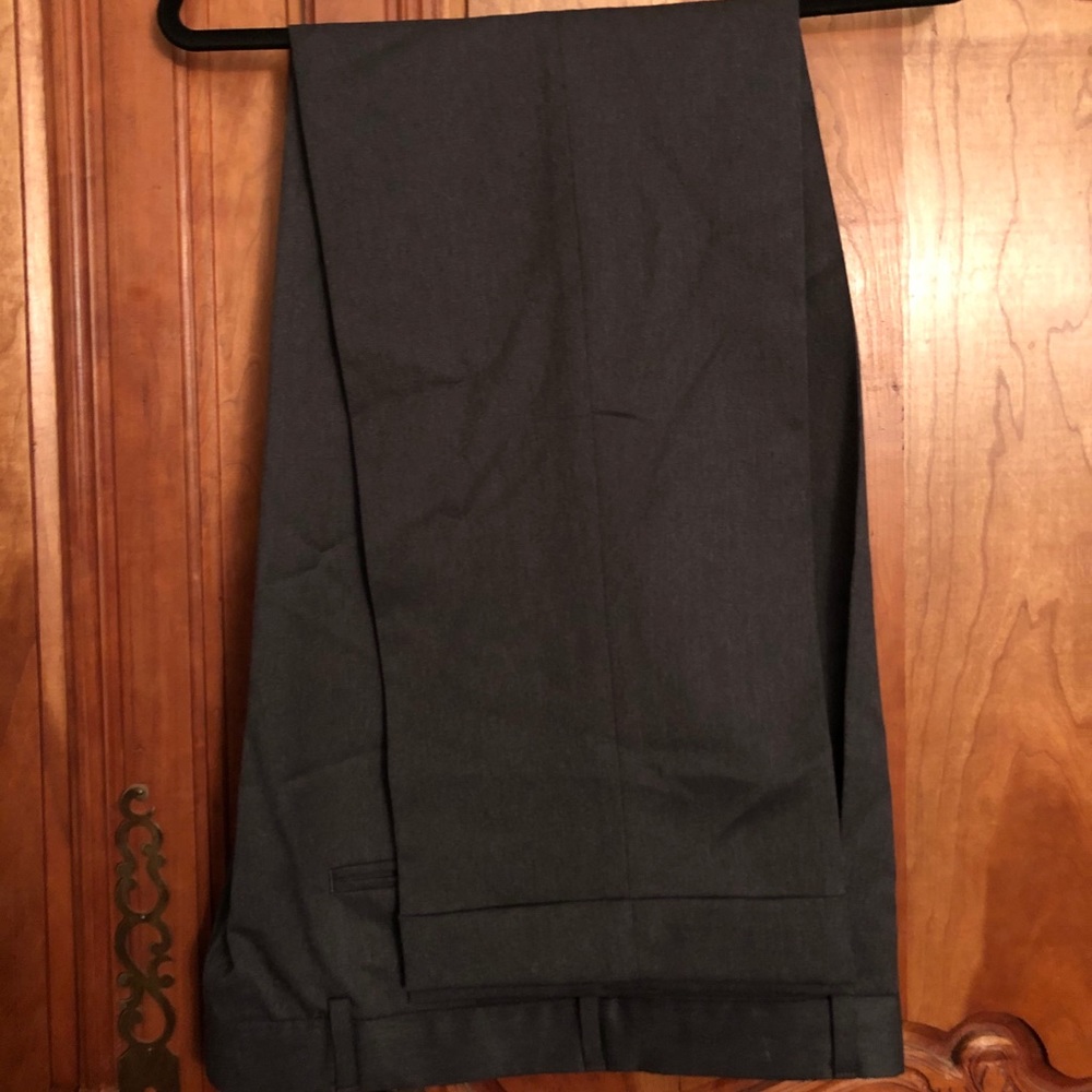 Grey pants (men’s)